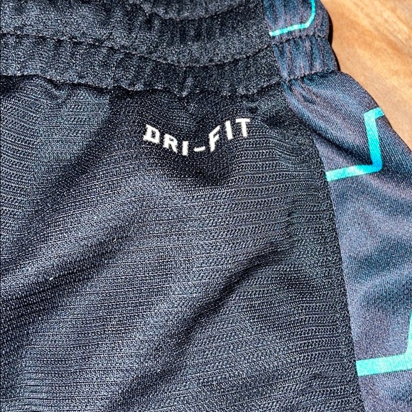 Basketball Shorts - Picture 5 of 6